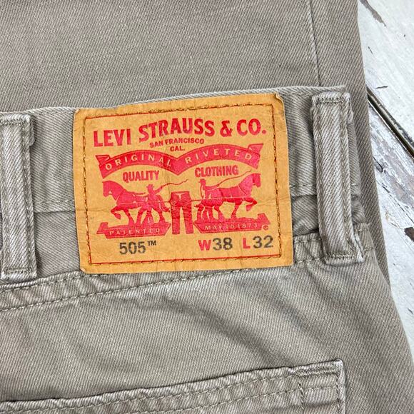 Levi’s 505 Jeans men’s 38x32 a lightweight khaki five pocket jeans - Picture 5 of 5